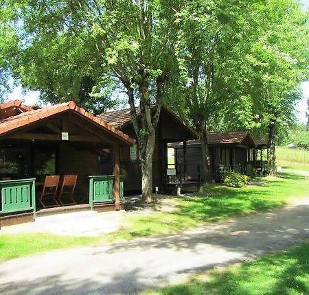 Camping Les Etoiles Saint-Sornin-Lavolps Esterno foto