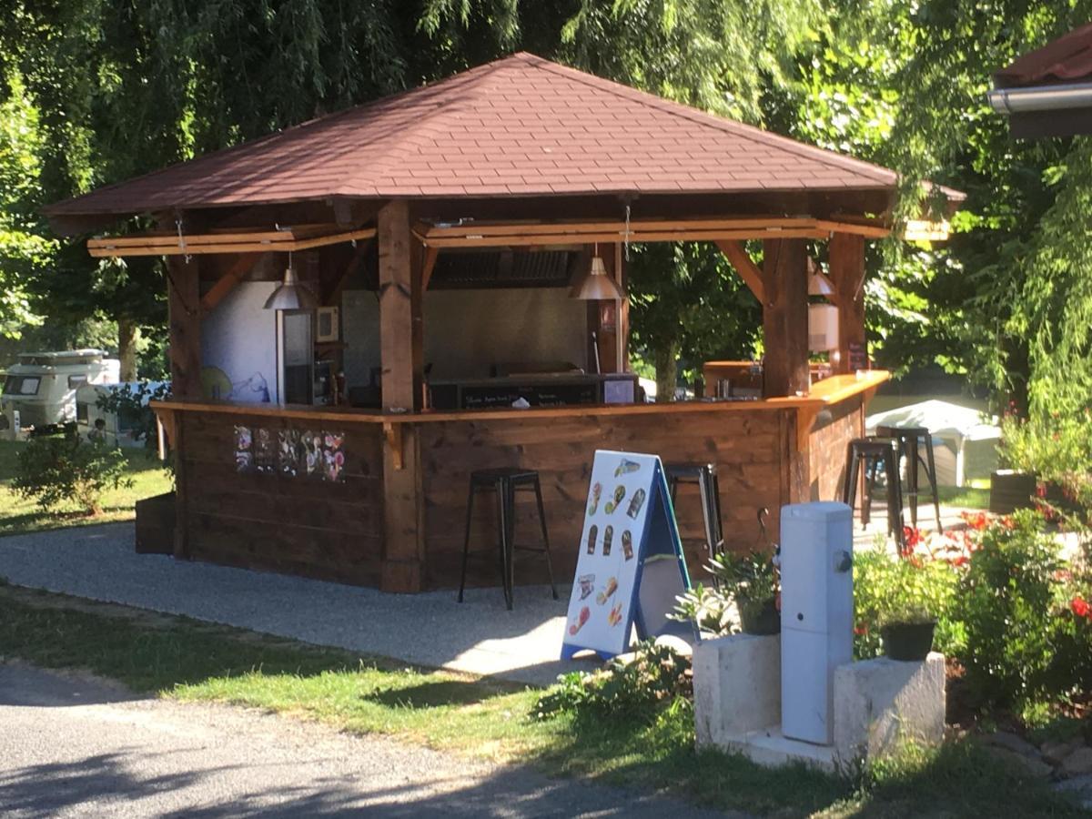 Camping Les Etoiles Saint-Sornin-Lavolps Esterno foto