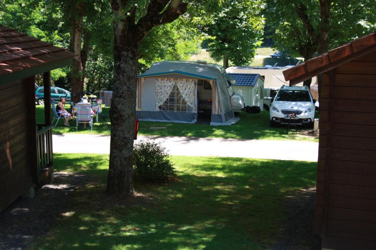 Camping Les Etoiles Saint-Sornin-Lavolps Esterno foto