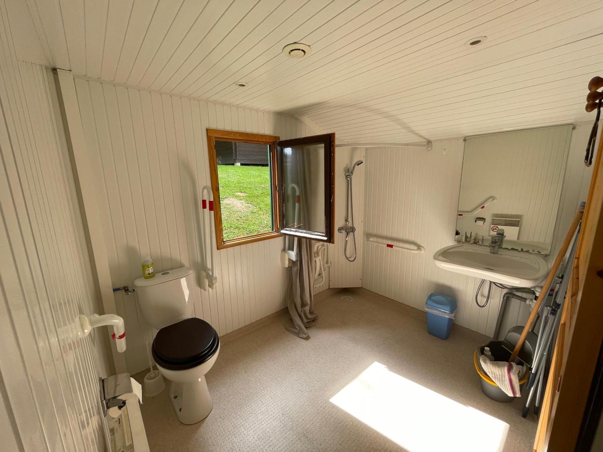 Camping Les Etoiles Saint-Sornin-Lavolps Esterno foto