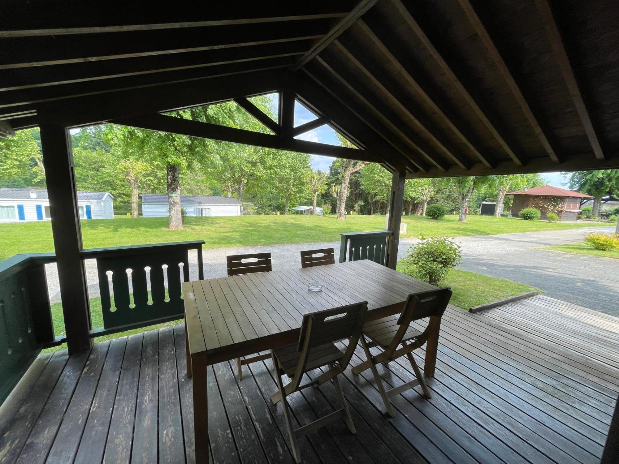 Camping Les Etoiles Saint-Sornin-Lavolps Esterno foto