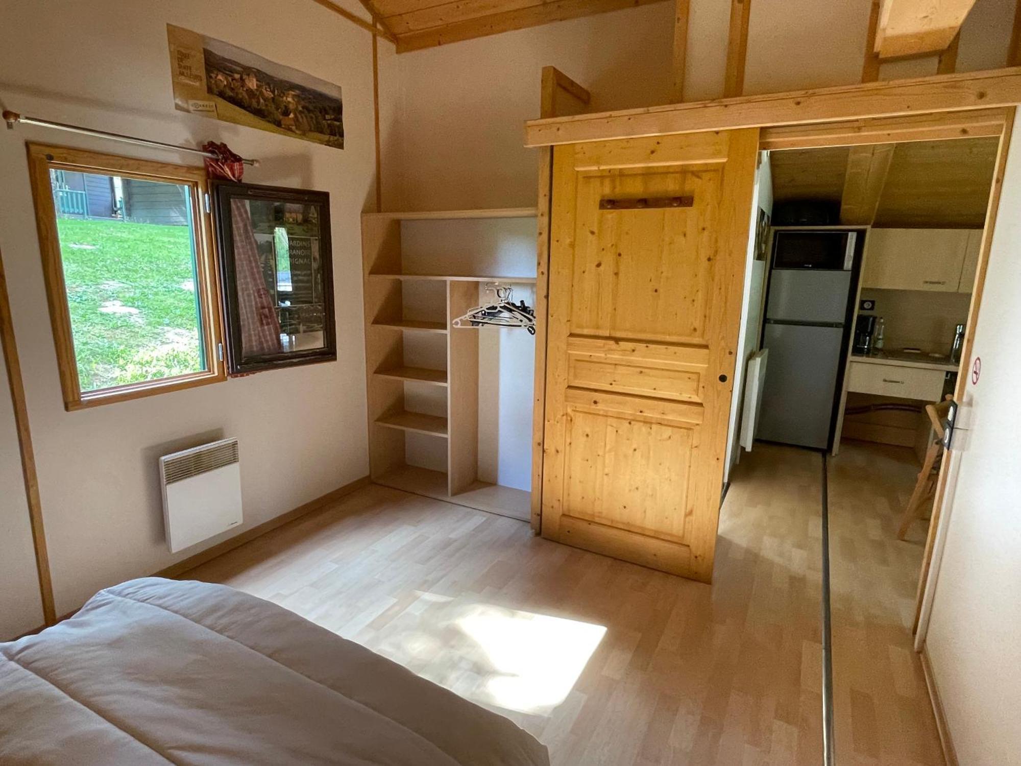 Camping Les Etoiles Saint-Sornin-Lavolps Esterno foto