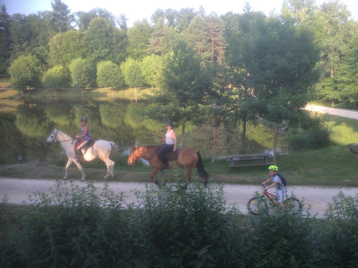 Camping Les Etoiles Saint-Sornin-Lavolps Esterno foto