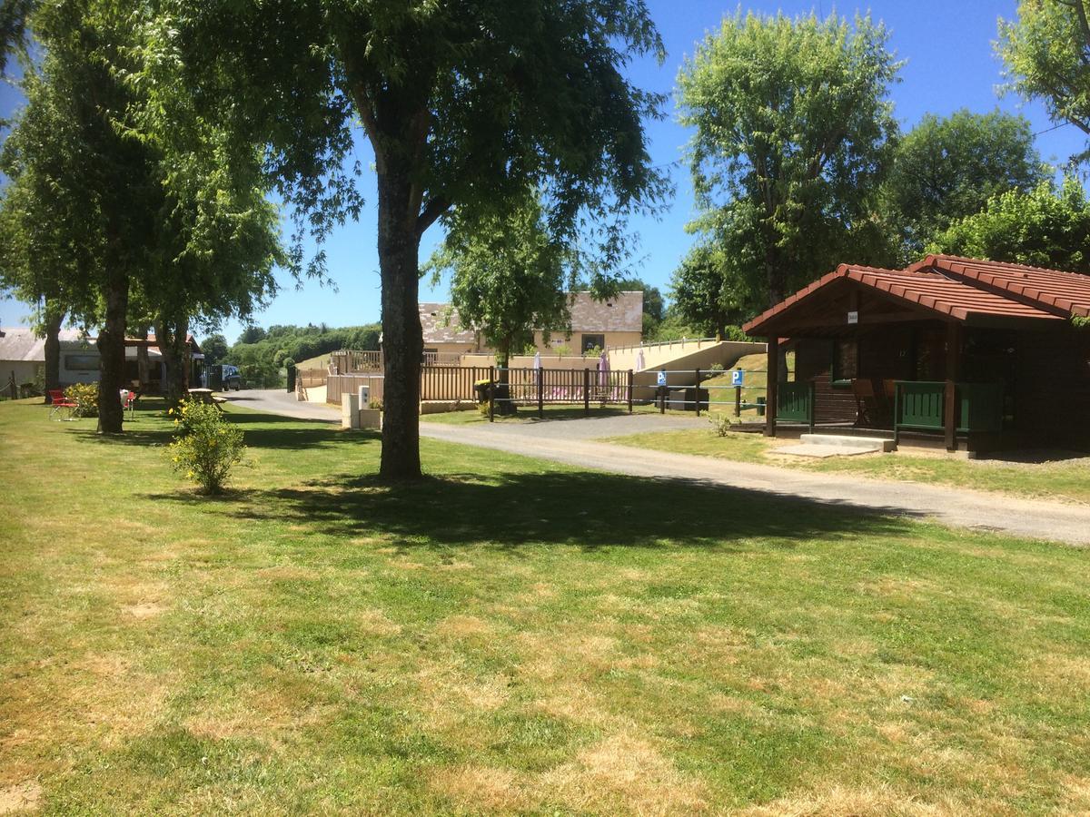 Camping Les Etoiles Saint-Sornin-Lavolps Esterno foto